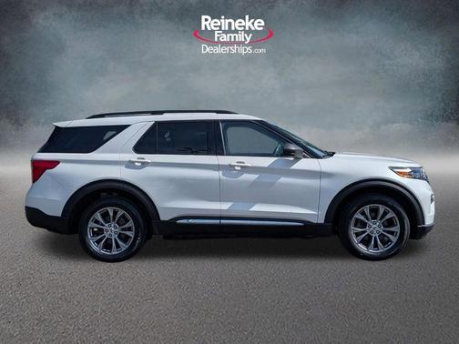 White Metallic 2023 Ford Explorer XLT