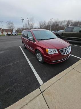 2016 Chrysler Town & Country Touring-L