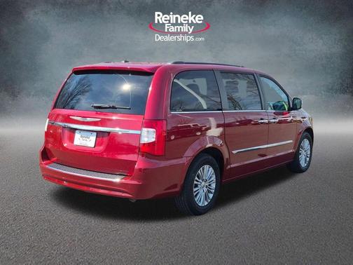 2016 Chrysler Town & Country Touring-L