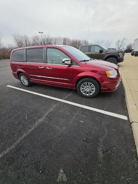 2016 Chrysler Town & Country Touring-L