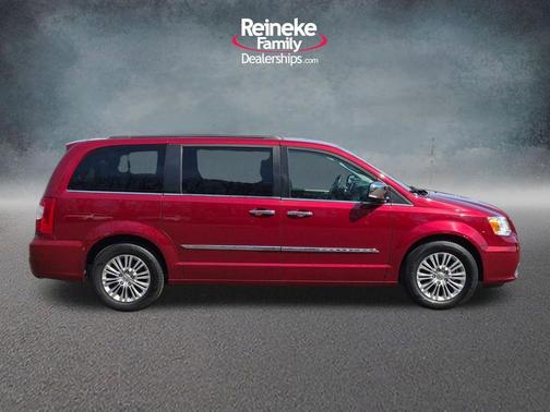 2016 Chrysler Town & Country Touring-L