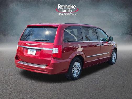 2016 Chrysler Town & Country Touring-L