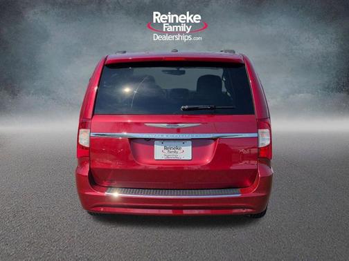 2016 Chrysler Town & Country Touring-L