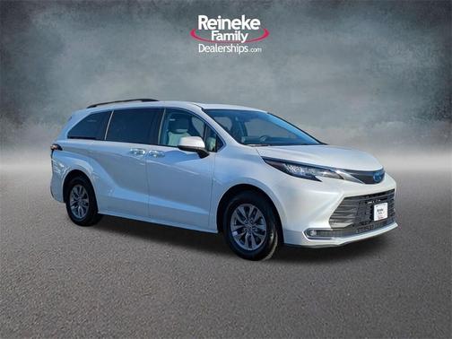 2023 Toyota Sienna XLE