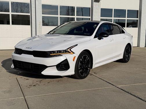 Glacial White Pearl 2023 Kia K5 GT-Line