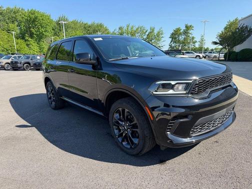 DB Black Crystal Clearcoat 2026 Dodge Durango GT