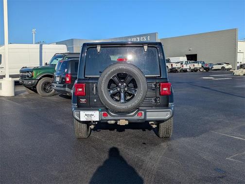 2020 Jeep Wrangler Unlimited Sahara Altitude