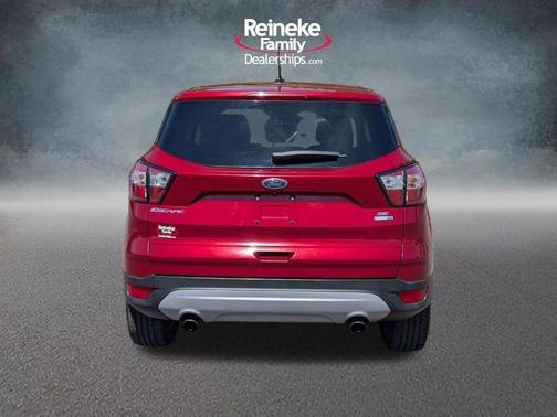 Ruby Red Metallic 2017 Ford Escape SE