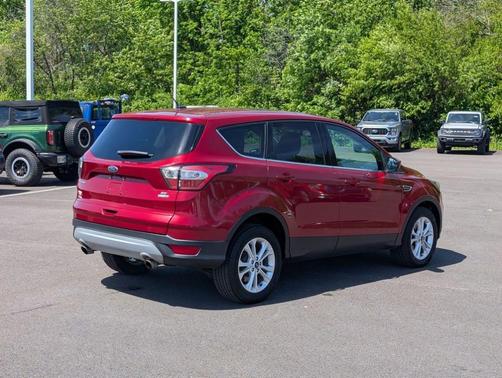 Ruby Red Metallic 2017 Ford Escape SE