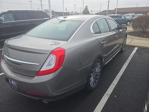 2015 Lincoln MKS Base