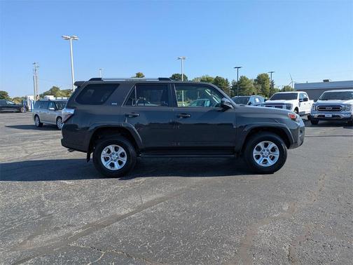 2024 Toyota 4Runner SR5