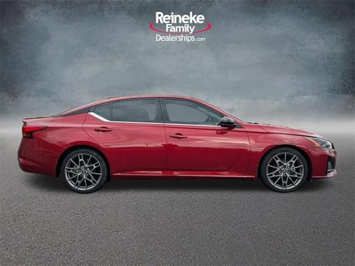 2023 Nissan Altima 2.0 SR