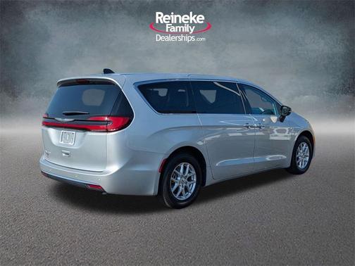 2024 Chrysler Pacifica Touring-L