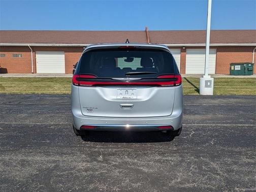 2024 Chrysler Pacifica Touring-L
