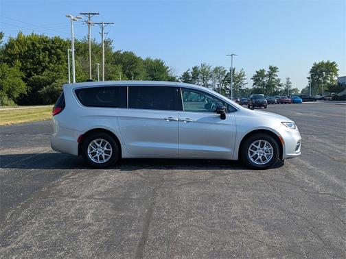 2024 Chrysler Pacifica Touring-L