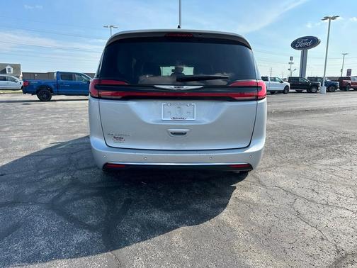 2024 Chrysler Pacifica Touring-L