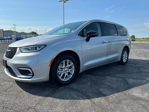 2024 Chrysler Pacifica Touring-L
