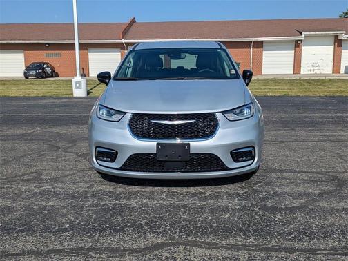 2024 Chrysler Pacifica Touring-L
