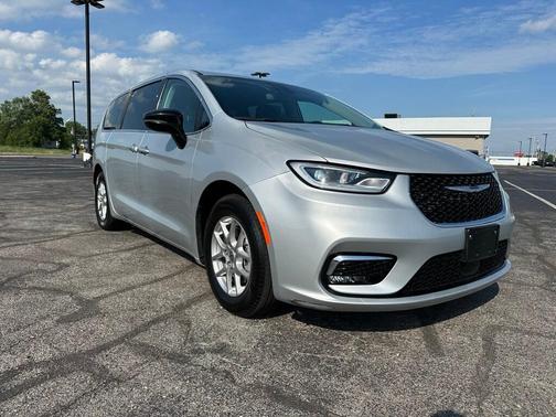 2024 Chrysler Pacifica Touring-L