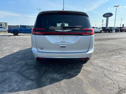 2024 Chrysler Pacifica Touring-L