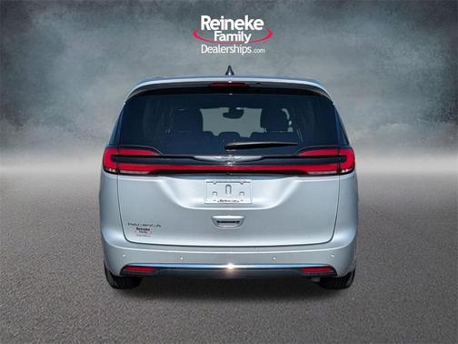 2024 Chrysler Pacifica Touring-L