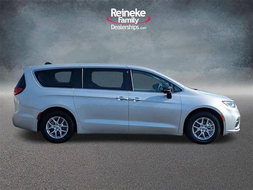 2024 Chrysler Pacifica Touring-L