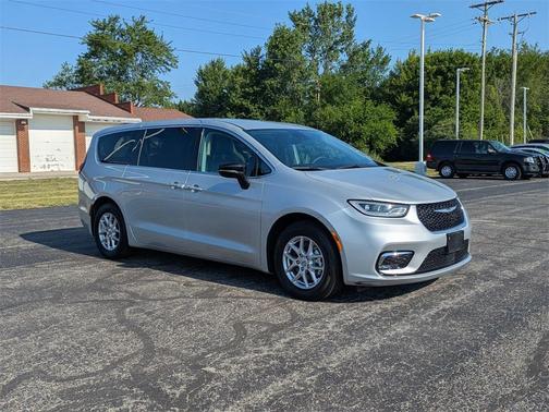 2024 Chrysler Pacifica Touring-L