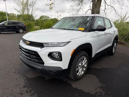 Summit White 2023 Chevrolet Trailblazer LS