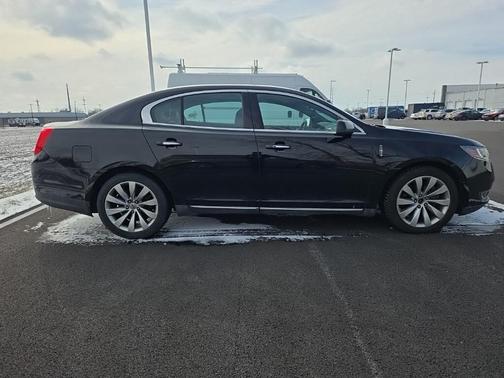 2016 Lincoln MKS Base