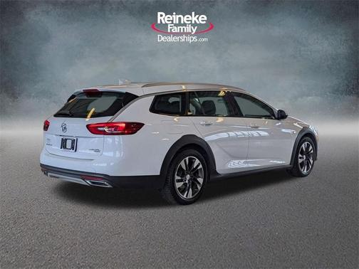 2018 Buick Regal TourX Essence