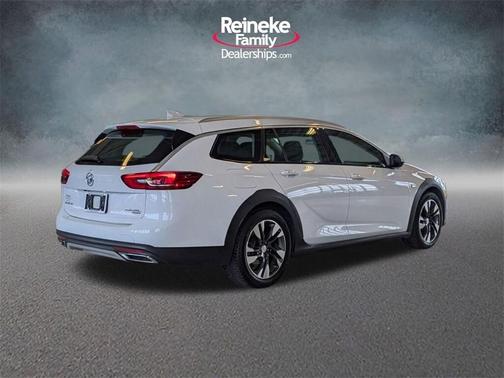 2018 Buick Regal TourX Essence