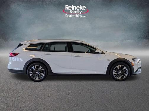 2018 Buick Regal TourX Essence
