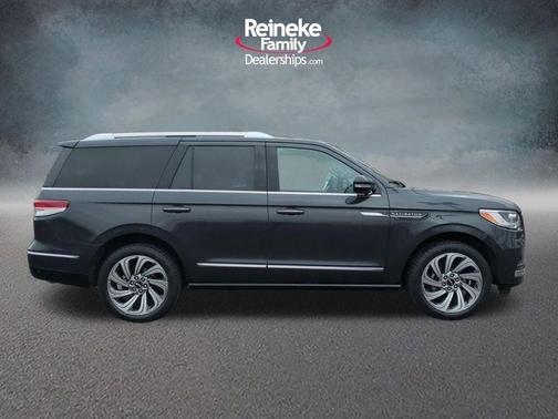 Starlight 2023 Lincoln Navigator Reserve