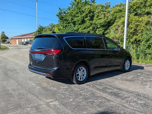 2022 Chrysler Pacifica Touring-L