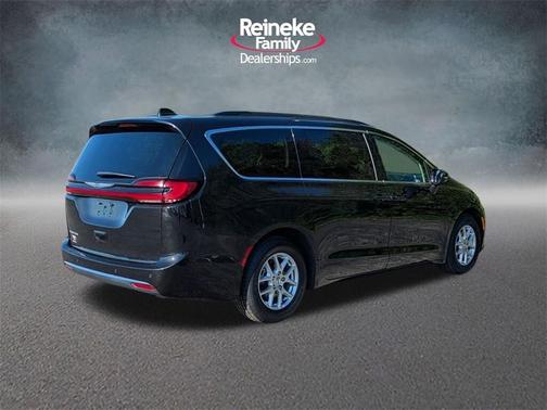 2022 Chrysler Pacifica Touring-L