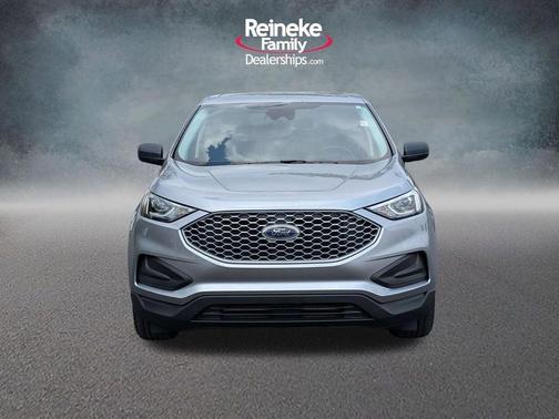 Silver Metallic 2023 Ford Edge SE