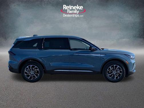 Whisper White 2026 Lincoln Nautilus Premiere