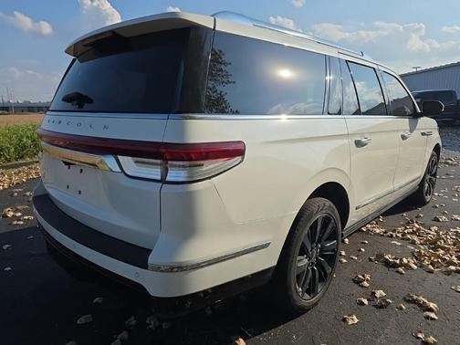 2023 Lincoln Navigator L Reserve