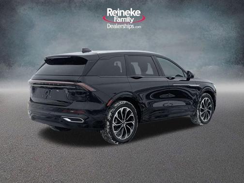 Infinite Black Metallic 2026 Lincoln Nautilus Reserve