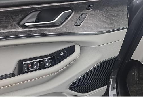 2022 Jeep Grand Cherokee 4xe Overland