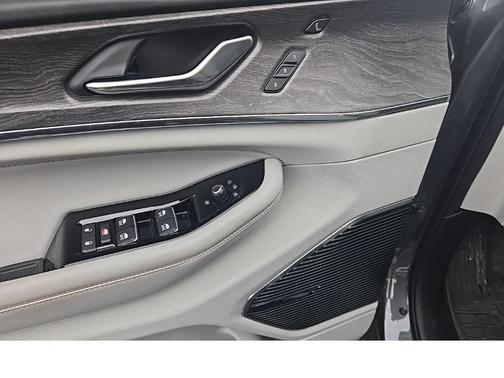 2022 Jeep Grand Cherokee 4xe Overland