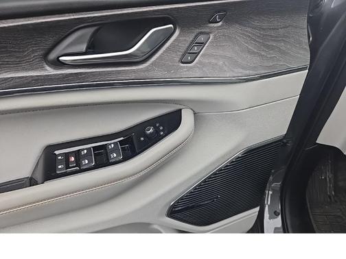 2022 Jeep Grand Cherokee 4xe Overland