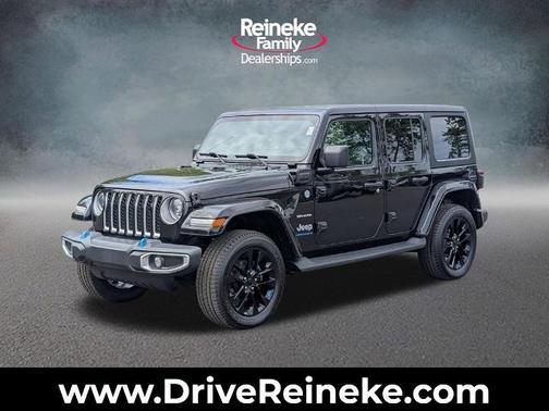 Black Clearcoat 2023 Jeep Wrangler SAHARA