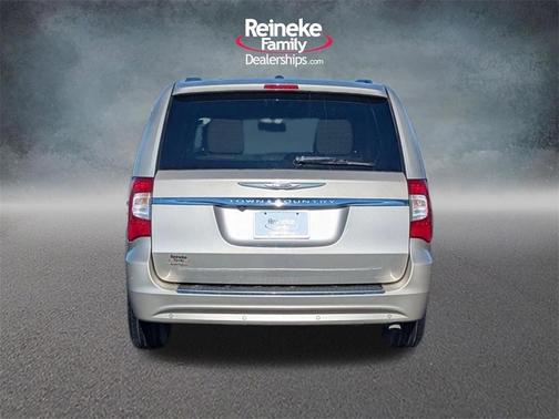 2014 Chrysler Town & Country Touring-L