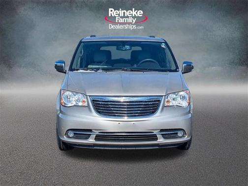 2014 Chrysler Town & Country Touring-L