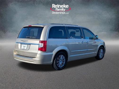 2014 Chrysler Town & Country Touring-L