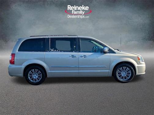 2014 Chrysler Town & Country Touring-L