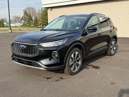 2025 Ford Escape Platinum