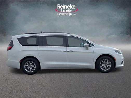 2022 Chrysler Pacifica Touring-L