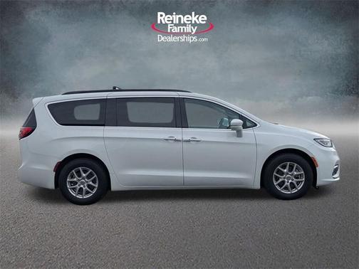2022 Chrysler Pacifica Touring-L